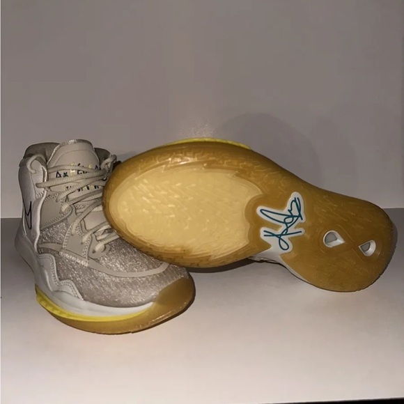 Nike Kyrie Infinity ‘N7’ - Men’s Size 8.5 - Picture 2 of 3